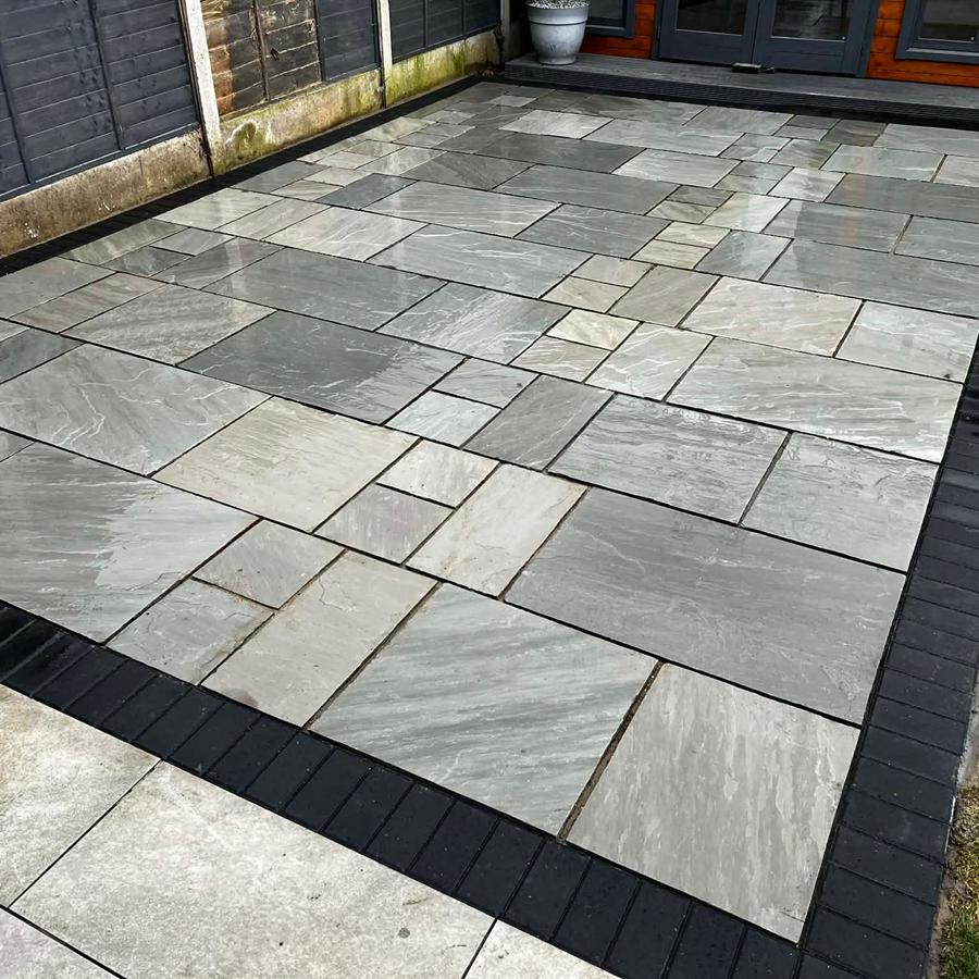 Grey sandstone patio with block border