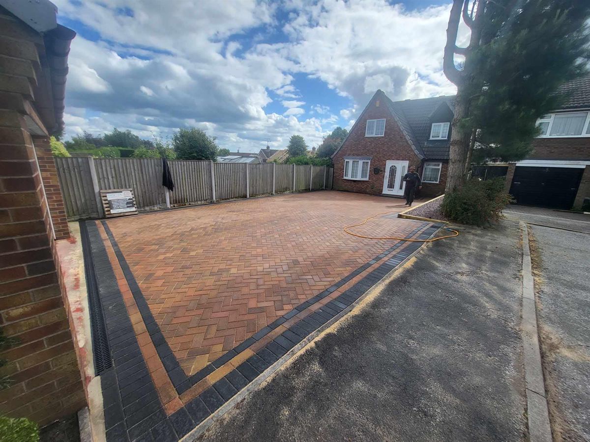 Brindle block paved driveway finished with a charcoal border